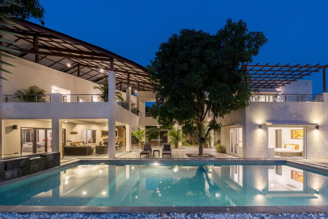 The Leaf By Stayvista - An Enchanting Escape Offering A Pool, Terrace, Lush Lawn, Contemporary Interiors, And Indoor Games Alībāg Exterior foto