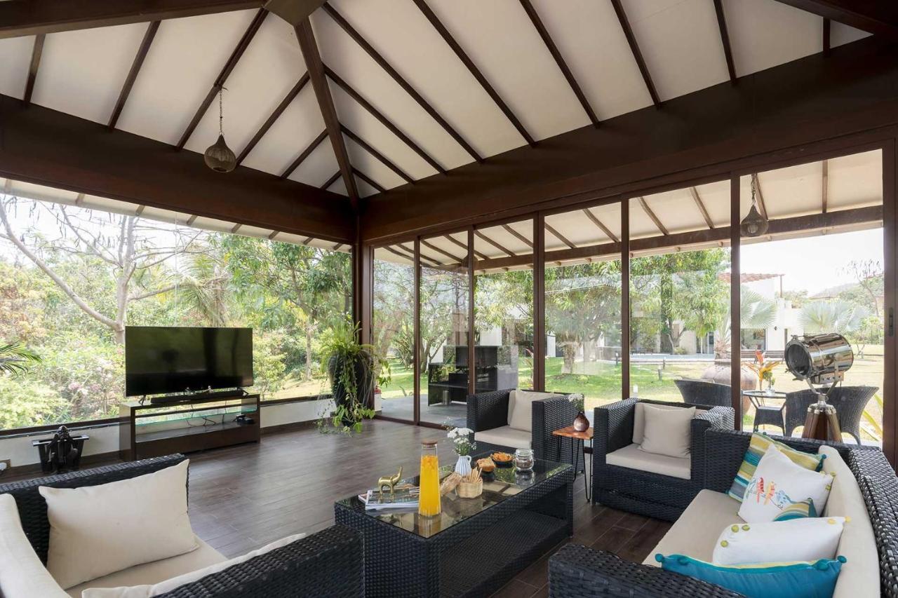 The Leaf By Stayvista - An Enchanting Escape Offering A Pool, Terrace, Lush Lawn, Contemporary Interiors, And Indoor Games Alībāg Exterior foto