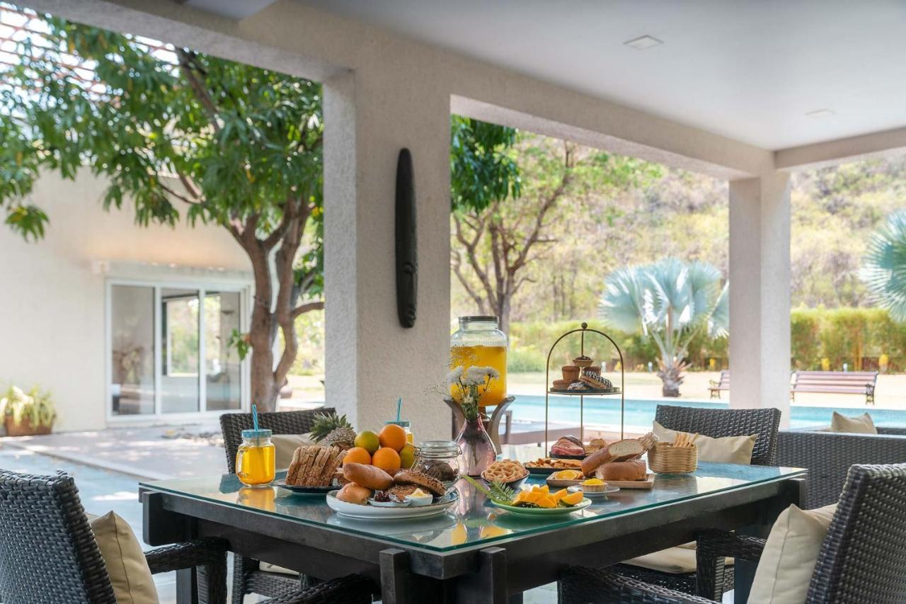 The Leaf By Stayvista - An Enchanting Escape Offering A Pool, Terrace, Lush Lawn, Contemporary Interiors, And Indoor Games Alībāg Exterior foto