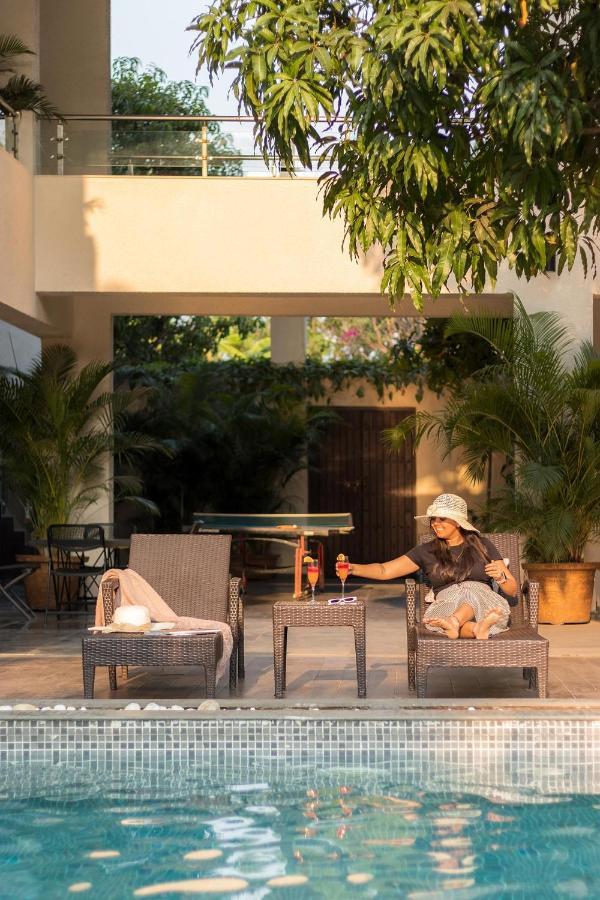 The Leaf By Stayvista - An Enchanting Escape Offering A Pool, Terrace, Lush Lawn, Contemporary Interiors, And Indoor Games Alībāg Exterior foto