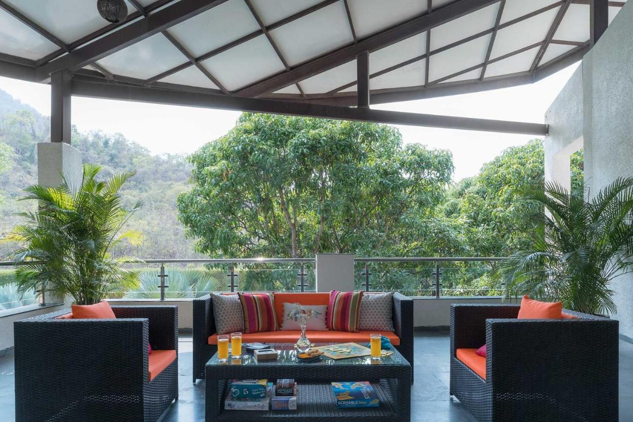 The Leaf By Stayvista - An Enchanting Escape Offering A Pool, Terrace, Lush Lawn, Contemporary Interiors, And Indoor Games Alībāg Exterior foto